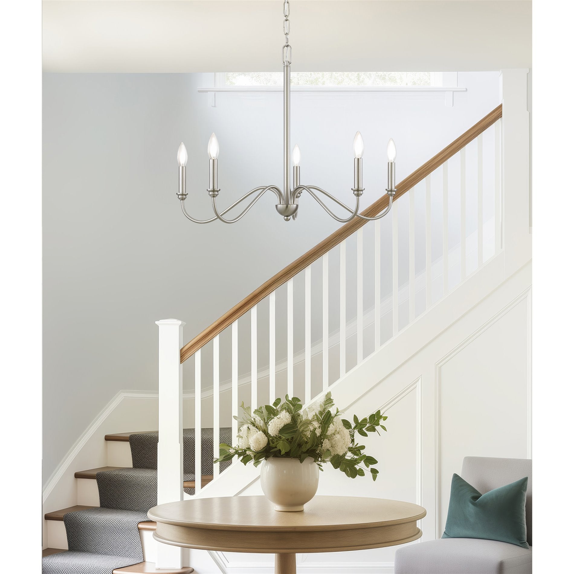 Lustre moderne Kira Home Archer 28 à 5 lumières, grand format, bras incurvés, hauteur de suspension réglable, finition nickel brossé