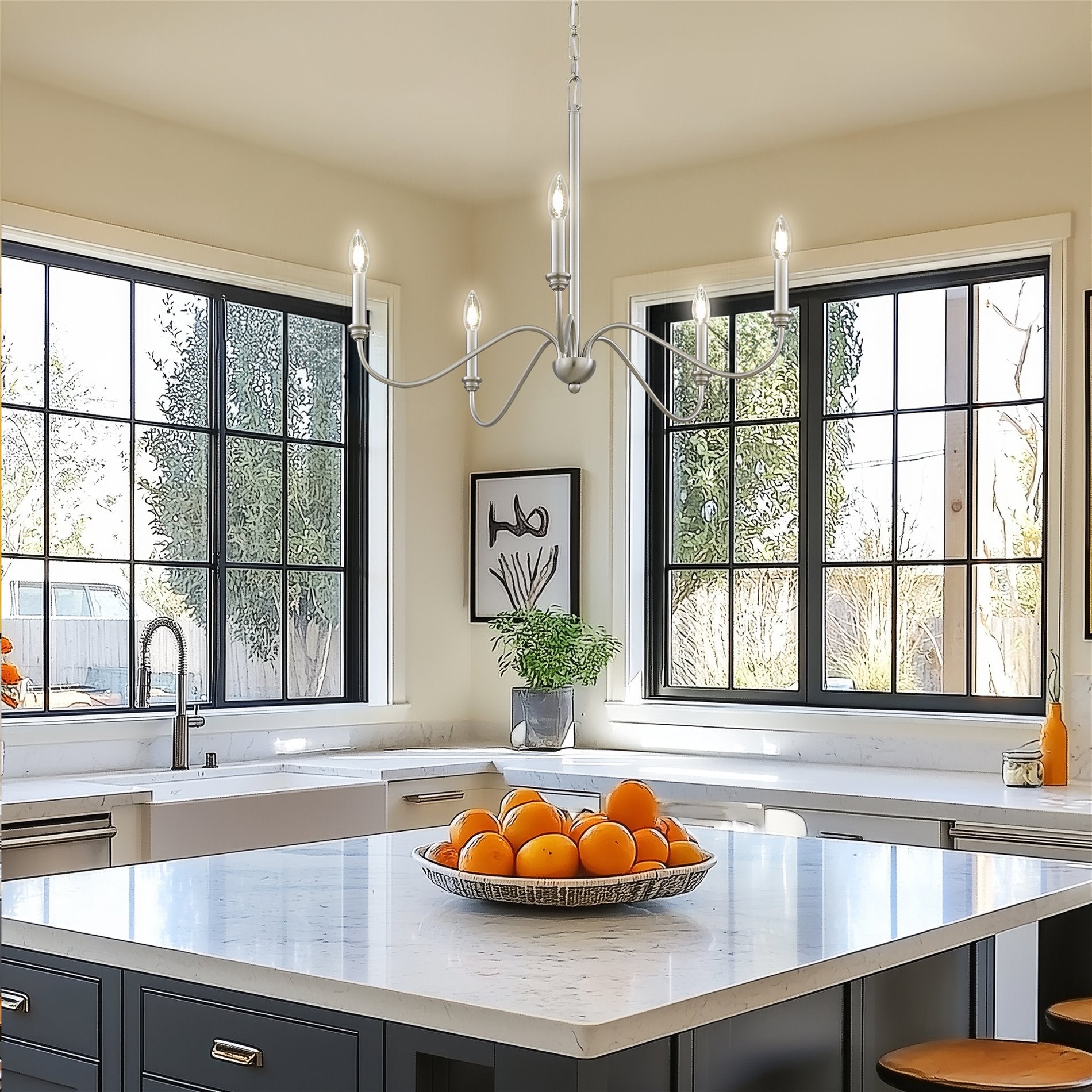 Lustre moderne Kira Home Archer 28 à 5 lumières, grand format, bras incurvés, hauteur de suspension réglable, finition nickel brossé