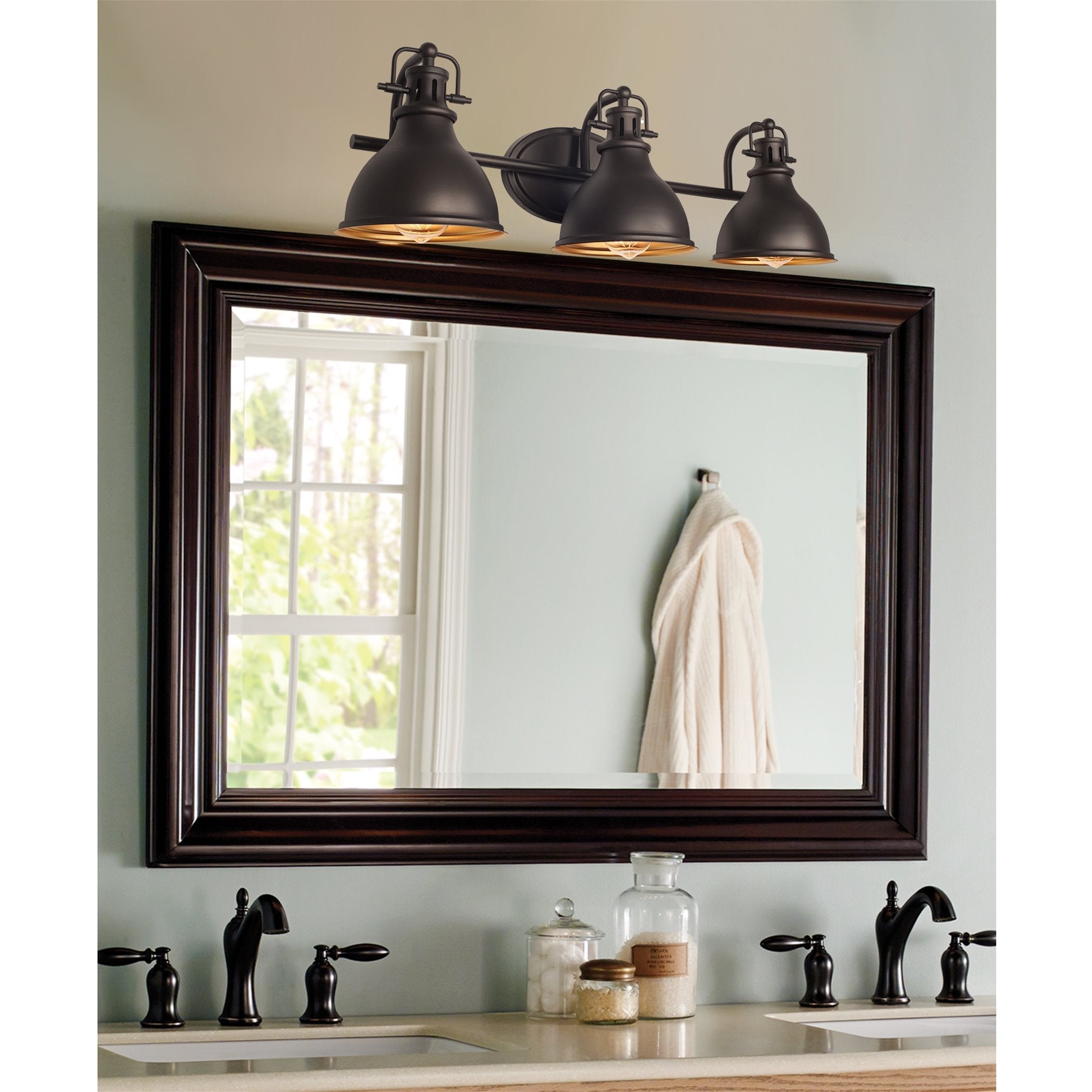 Applique murale traditionnelle à 3 lumières Beacon 27 pour salle de bain/meuble-lavabo