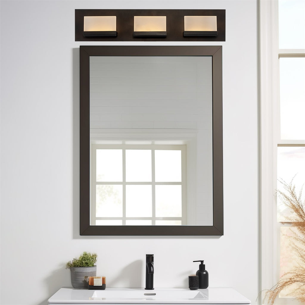 Applique murale moderne Everett 24 à 3 lumières DEL intégrées de 30 W (équivalent 180 W) pour salle de bain/coiffeuse