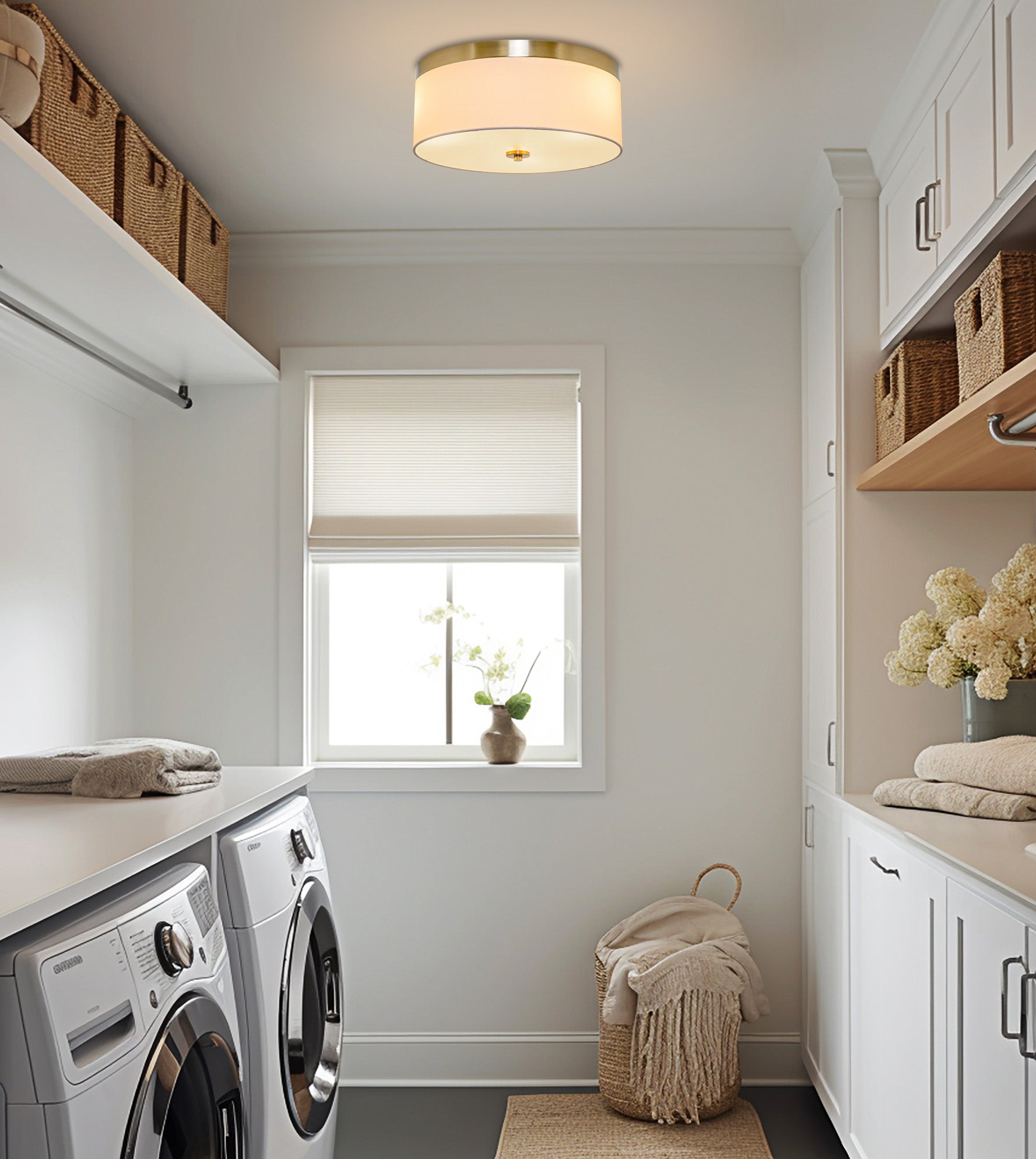 Plafonnier Kira Home Walker 15, style moderne du milieu du siècle, à 3 lumières, abat-jour en tissu blanc et diffuseur rond en verre, finition laiton froid.