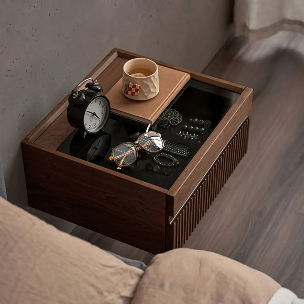Table de chevet suspendue moderne en noyer avec plateau en verre et tiroirs