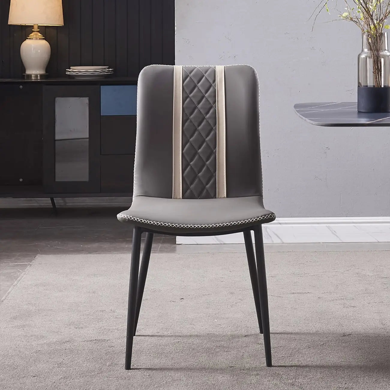Chaise de salle à manger moderne sans accoudoirs, en similicuir gris et pieds en métal