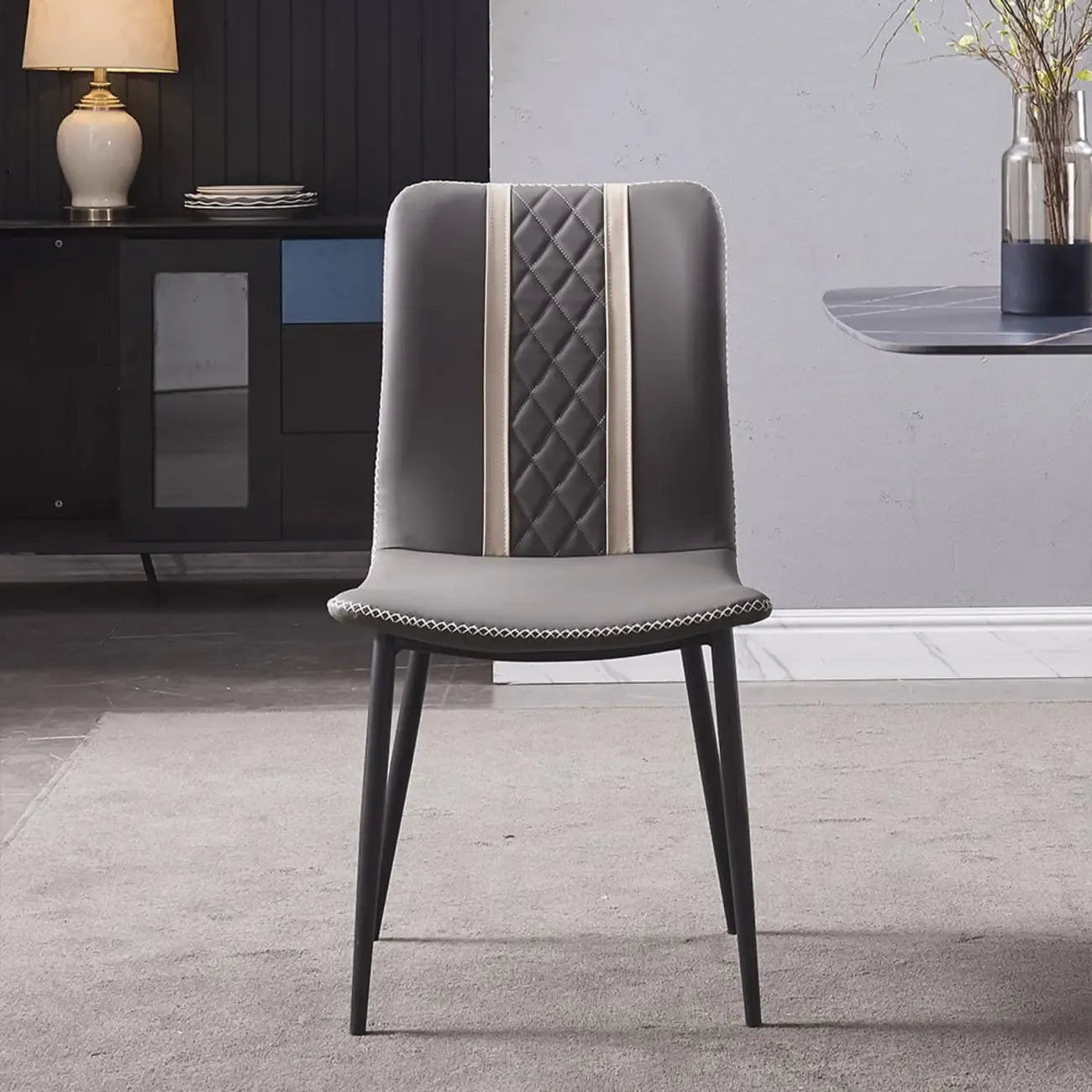 Chaise de salle à manger moderne sans accoudoirs, en similicuir gris et pieds en métal