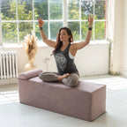 Chaise longue convertible Avana Kami / Yoga et massage - Pouf 2 en 1 avec fauteuil de yoga dépliable dissimulé, Microvelours - Non disponible