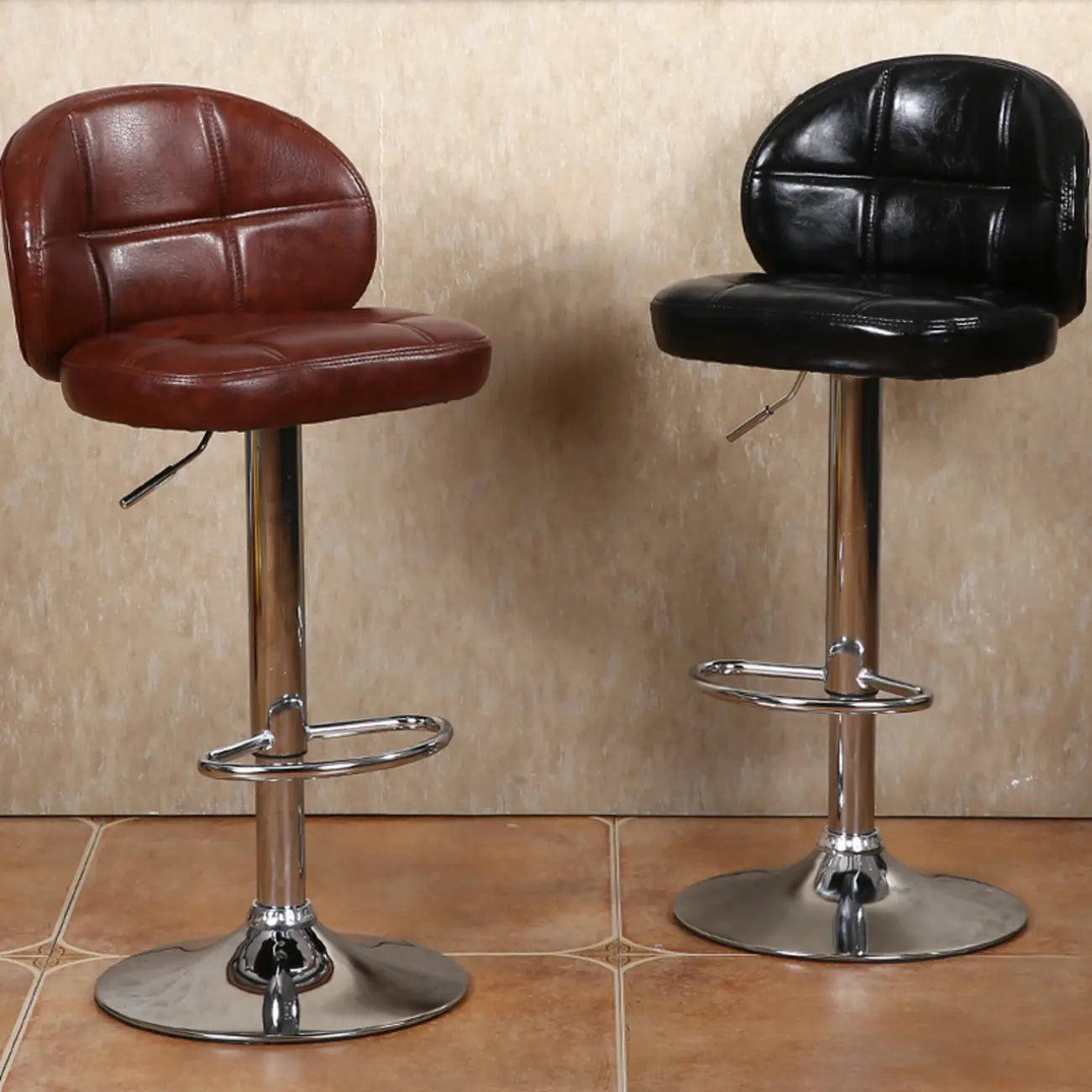 Tabouret de bar pivotant et réglable en cuir contemporain