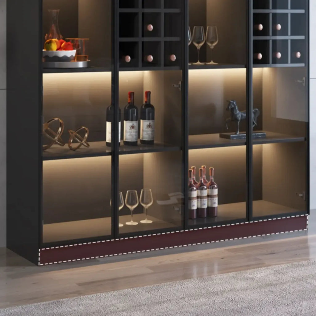 Armoire à vin minimaliste en bois noir avec porte vitrée