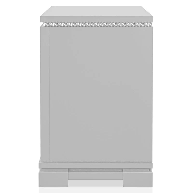 Ensemble de chambre à coucher Seleena Glam Silver Wood 5 pièces avec panneaux capitonnés et port USB par Furniture of America