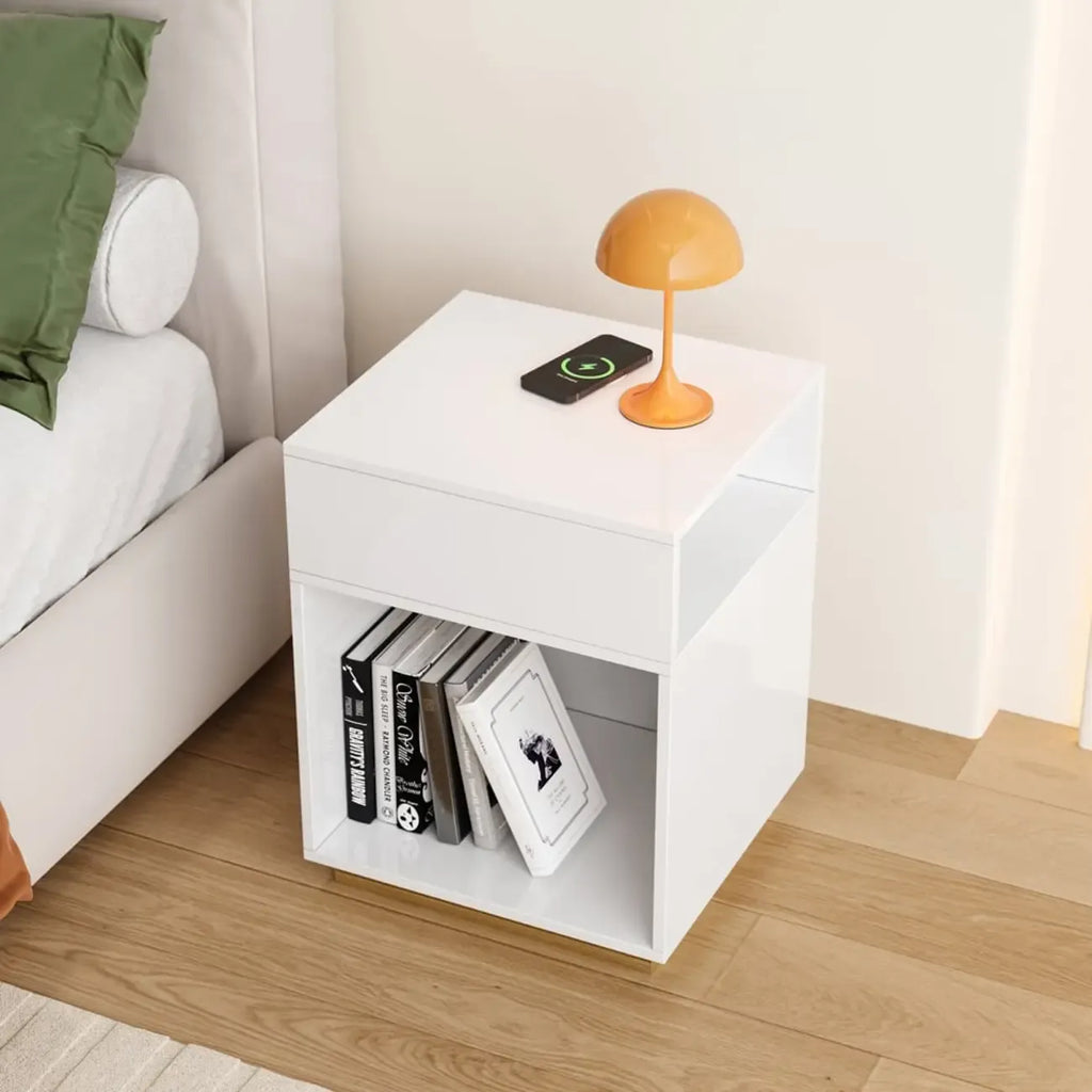 Table d'appoint cubique compacte en bois blanc avec étagère ouverte
