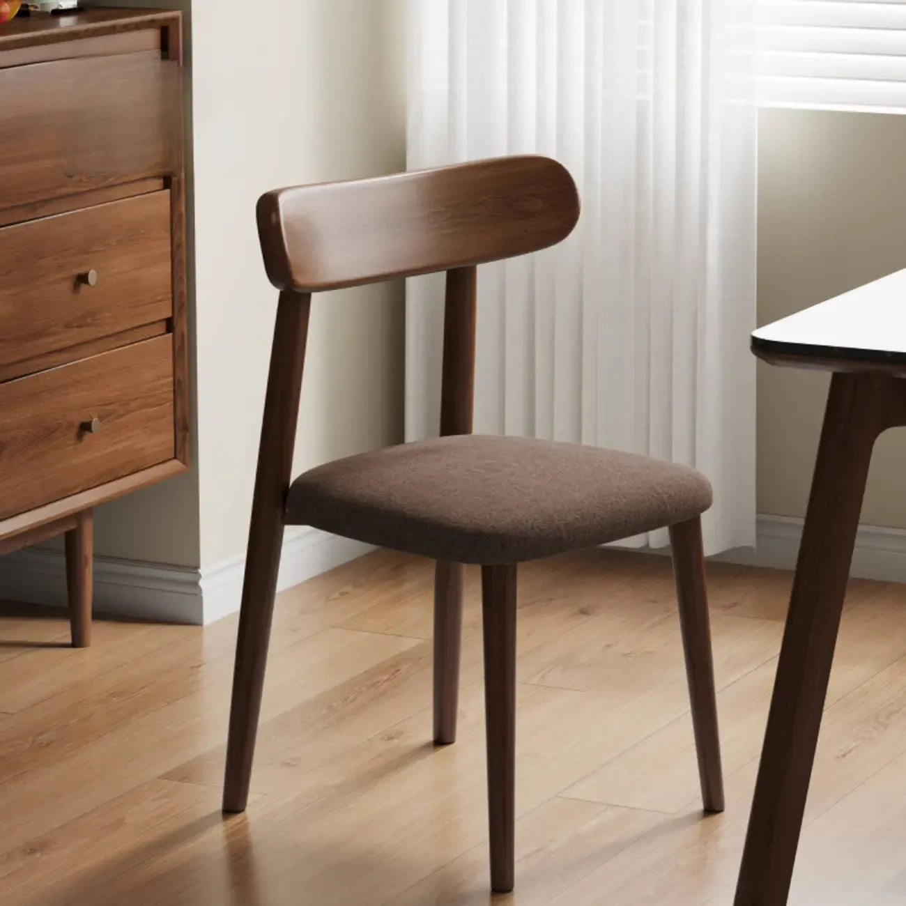 Chaise de salle à manger moderne en cuir sans accoudoirs et dossier bas
