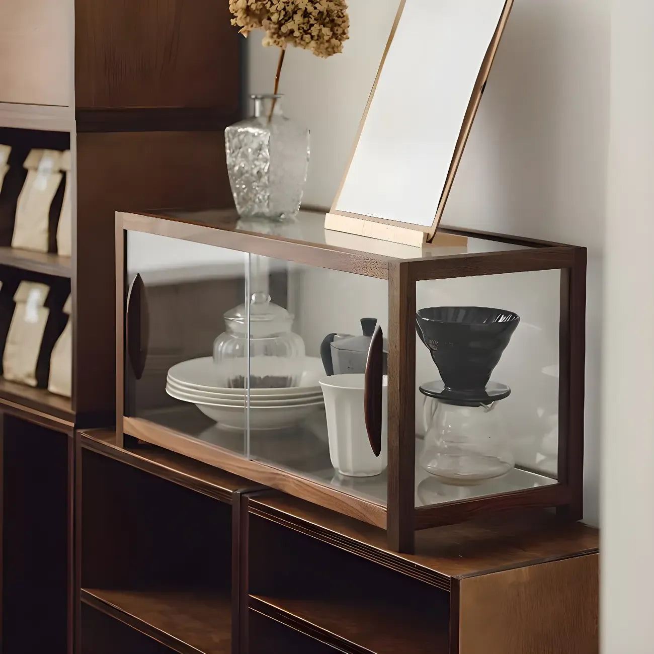Élégante vitrine de table en bois avec portes coulissantes