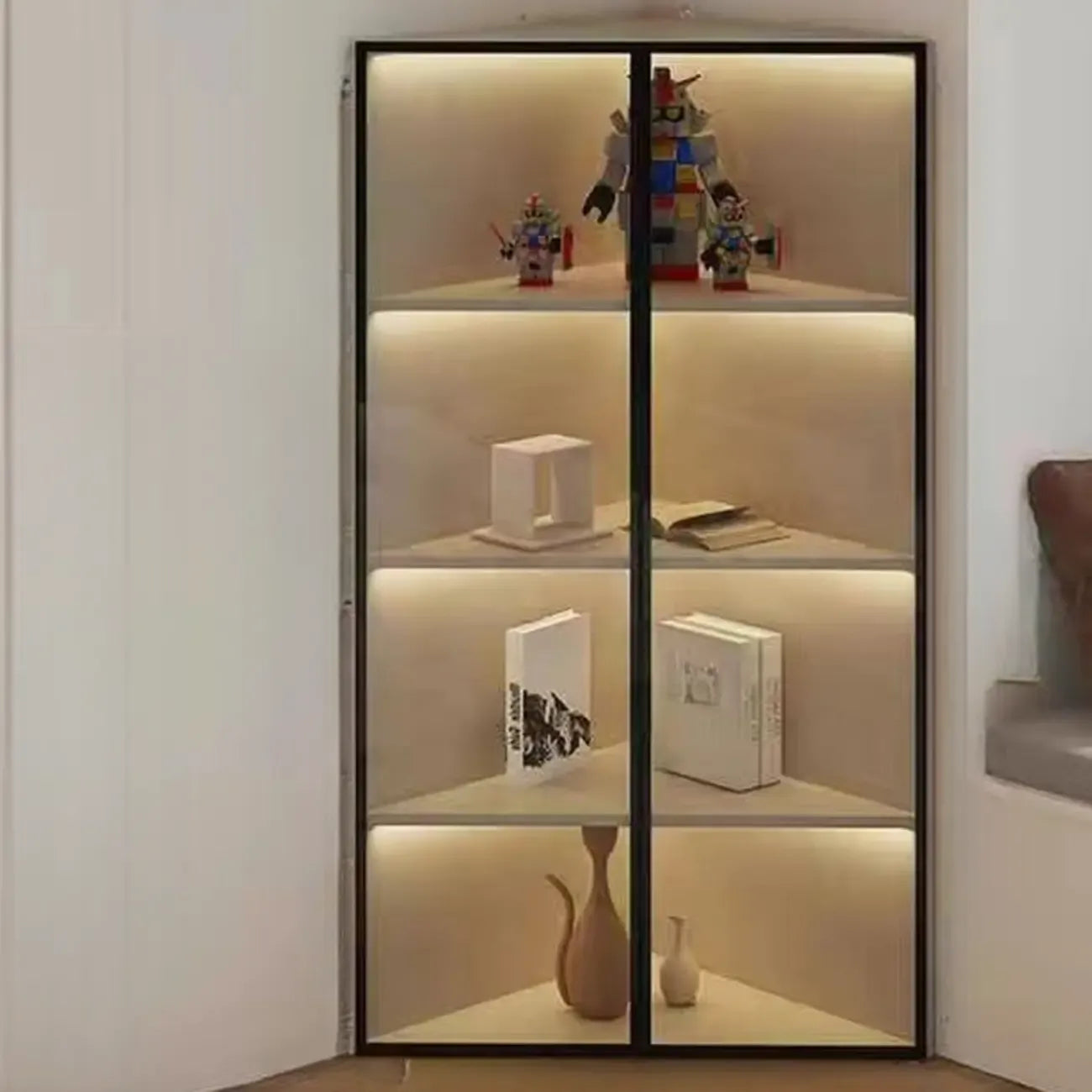 Vitrine d'angle moderne en métal gris et bois avec porte vitrée