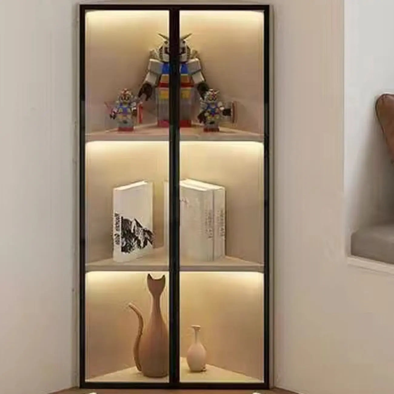 Vitrine d'angle moderne en métal gris et bois avec porte vitrée