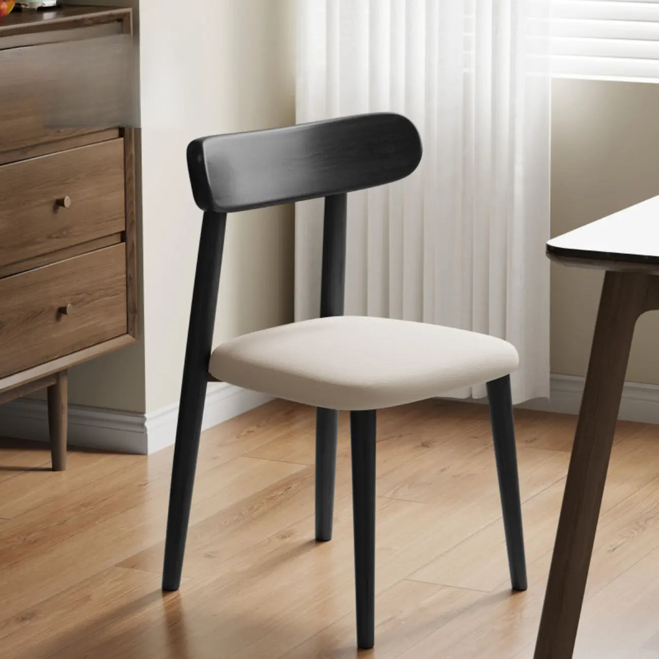 Chaise de salle à manger moderne en cuir sans accoudoirs et dossier bas